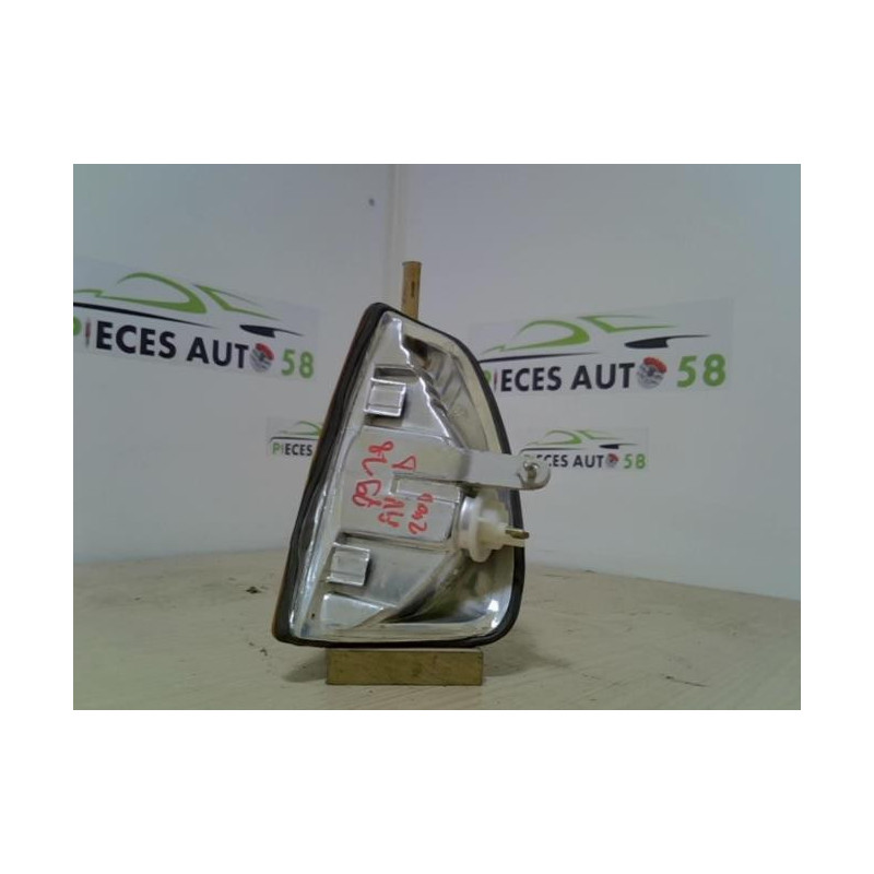 Optique avant secondaire droit (feux)(clignotant) MERCEDES 240 W123 d’occasion