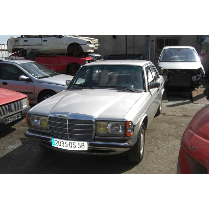 Optique avant secondaire droit (feux)(clignotant) MERCEDES 240 W123 d’occasion