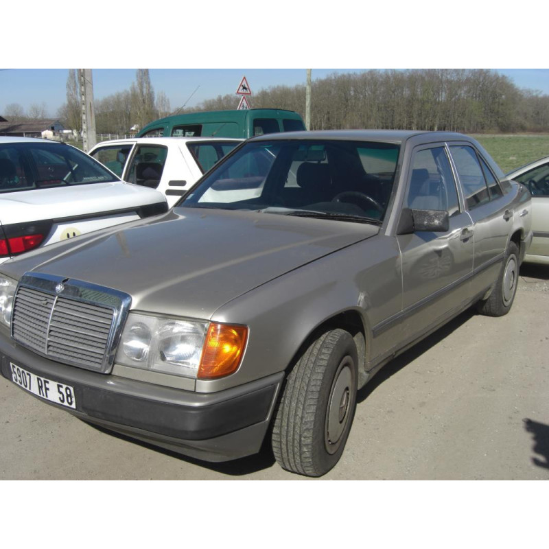 Optique avant principal gauche (feux)(phare) MERCEDES 2.5 D 95 10V d’occasion