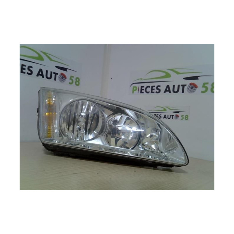 Optique avant principal droit (feux)(phare) FORD FOCUS 2 PHASE 1 BREAK d’occasion