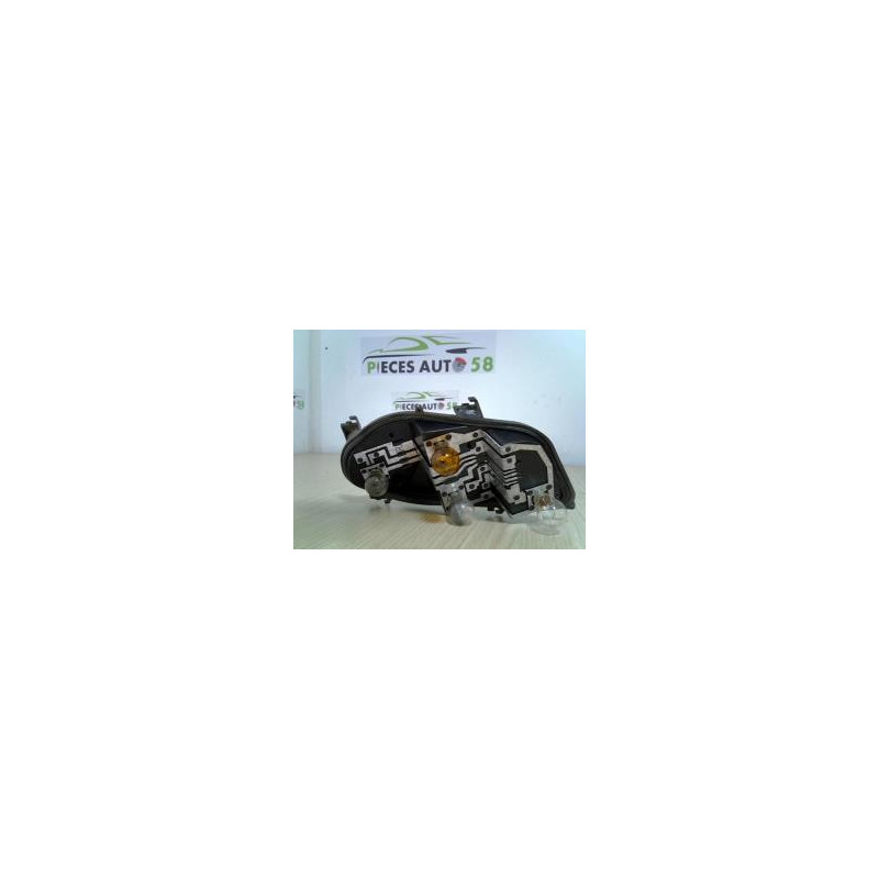 Platine feu arriere droit RENAULT CLIO 3 PHASE 1 d’occasion