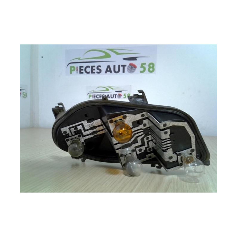 Platine feu arriere droit RENAULT CLIO 3 PHASE 1 d’occasion