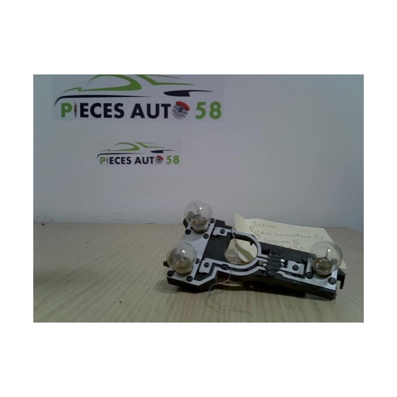 Platine feu arriere droit RENAULT  d’occasion
