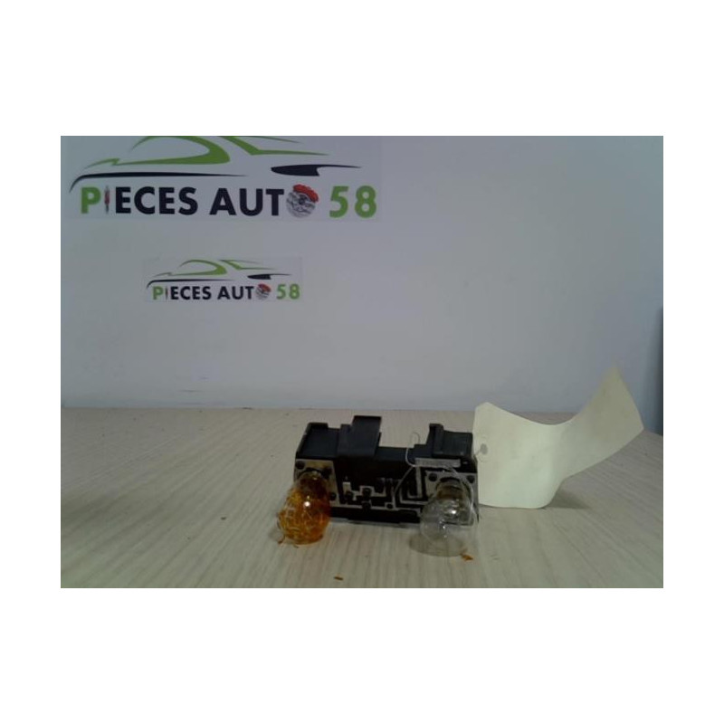 Platine feu arriere droit RENAULT  d’occasion