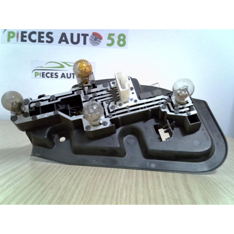 Platine feu arriere droit CITROEN  d’occasion