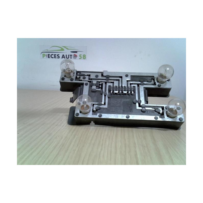 Platine feu arriere gauche RENAULT CLIO 2 PHASE 1 d’occasion