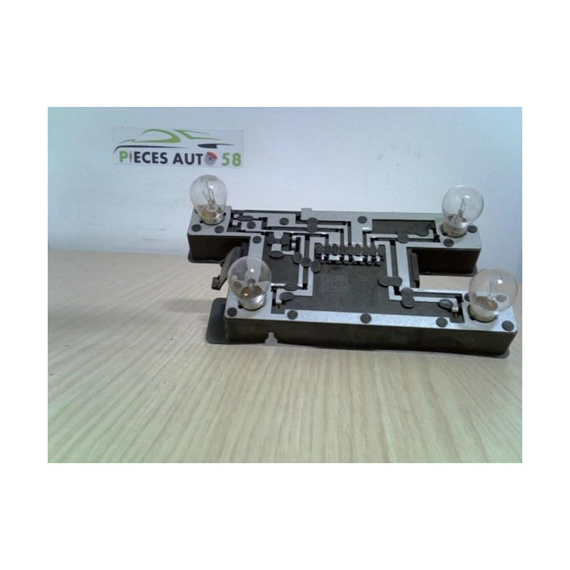 Platine feu arriere gauche RENAULT CLIO 1 PHASE 3 d’occasion