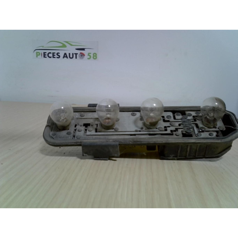 Platine feu arriere droit RENAULT CLIO 2 PHASE 1 d’occasion