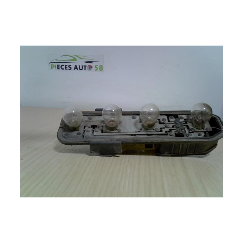 Platine feu arriere droit RENAULT CLIO 2 PHASE 1 d’occasion