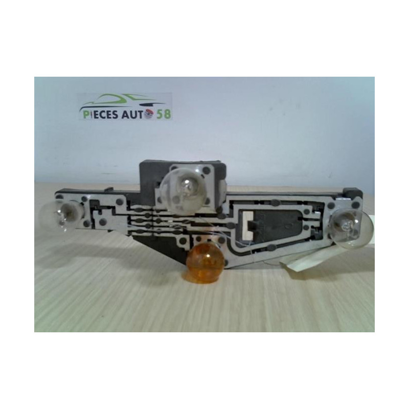 Platine feu arriere droit RENAULT 1.9 DCI 110 8V d’occasion