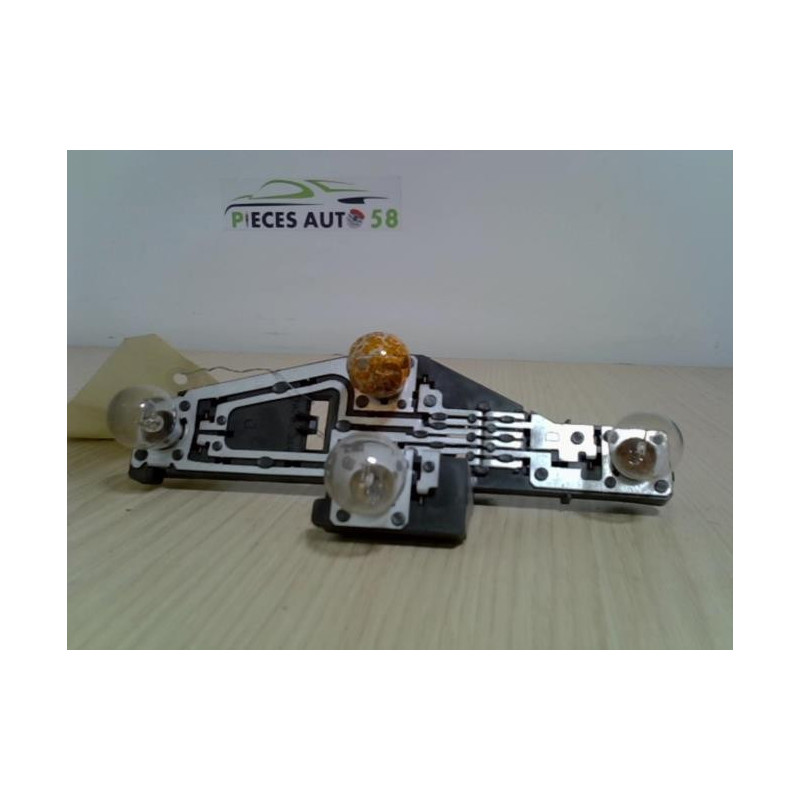 Platine feu arriere droit RENAULT LAGUNA 2 PHASE 1 BREAK d’occasion