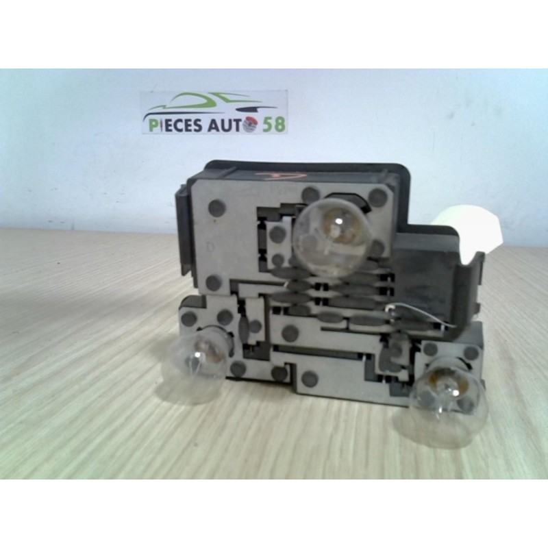 Platine feu arriere droit CITROEN XANTIA PHASE 2 BREAK d’occasion