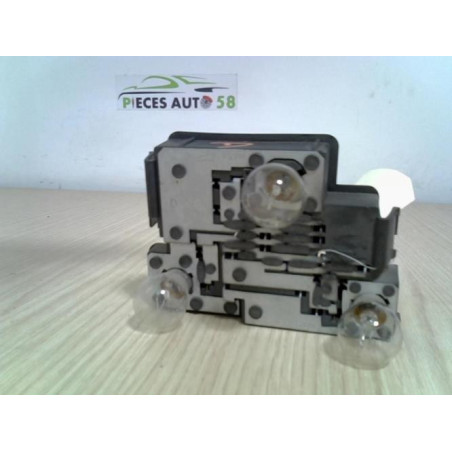 Platine feu arriere droit CITROEN XANTIA PHASE 2 BREAK d’occasion
