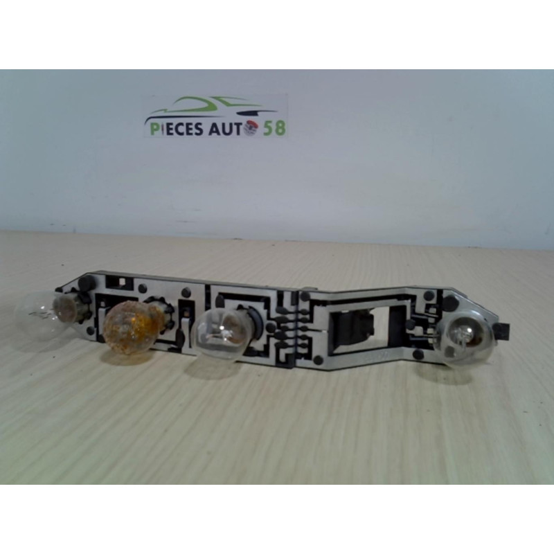 Platine feu arriere droit RENAULT  d’occasion