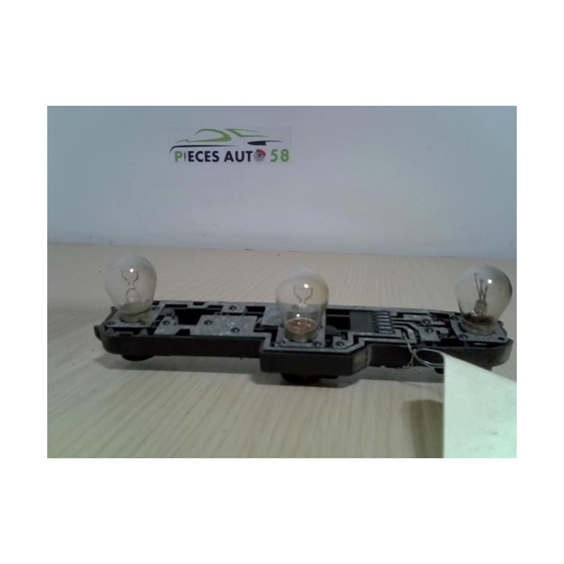 Platine feu arriere droit RENAULT MEGANE 1 BREAK d’occasion