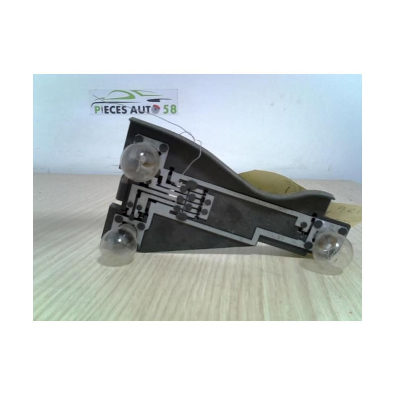 Platine feu arriere droit RENAULT MEGANE 1 PHASE 1 COUPE d’occasion