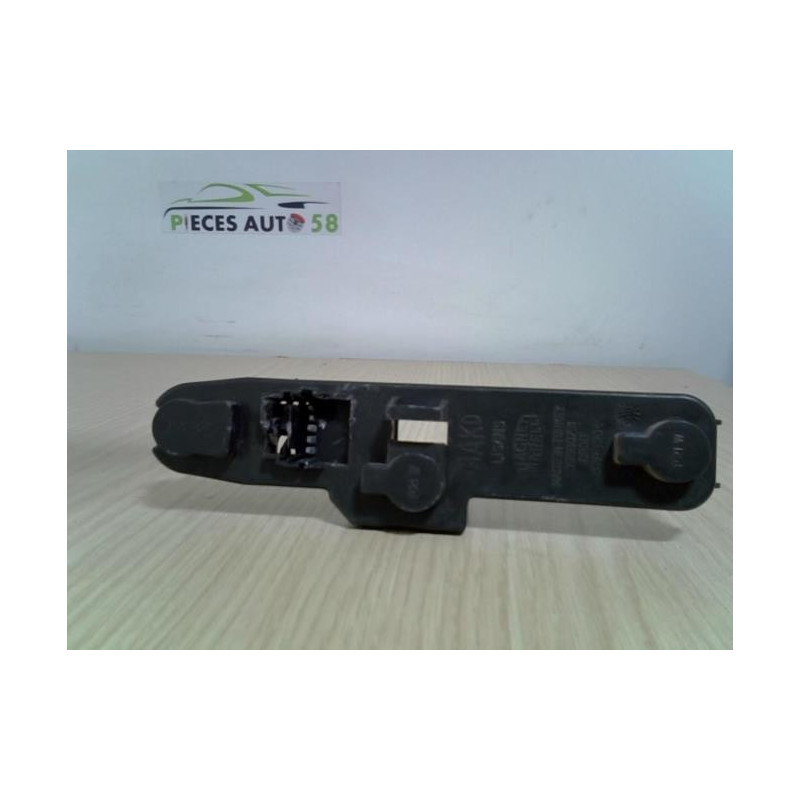 Platine feu arriere droit RENAULT MEGANE 1 PHASE 2 d’occasion