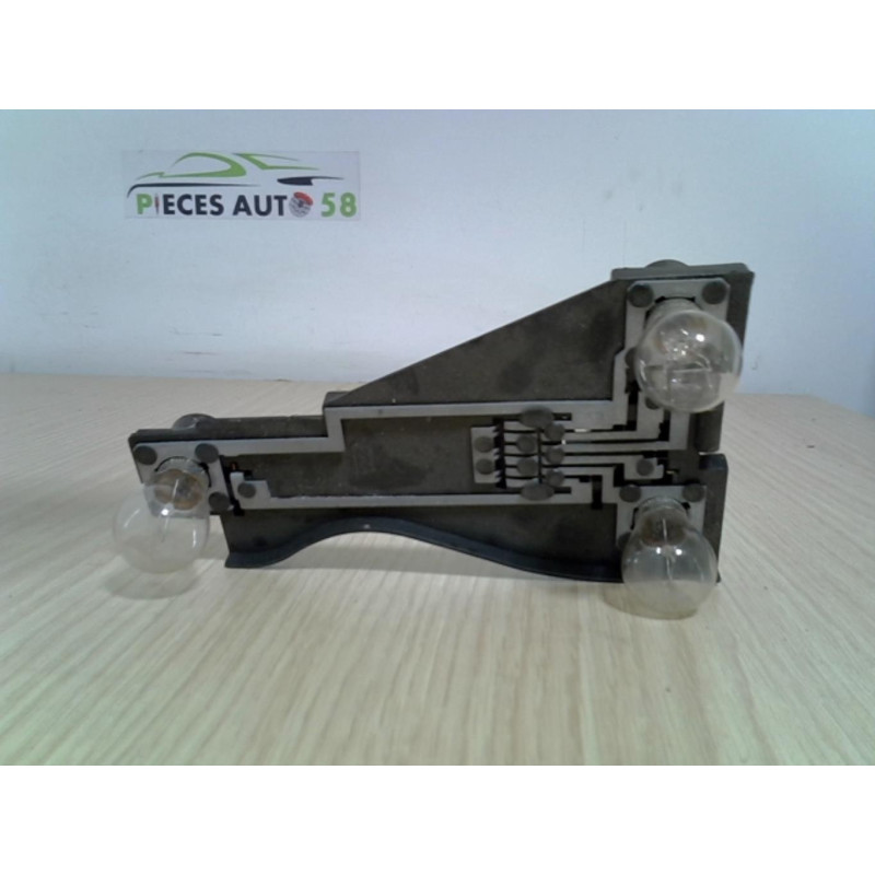 Platine feu arriere droit RENAULT MEGANE 1 PHASE 1 COUPE d’occasion