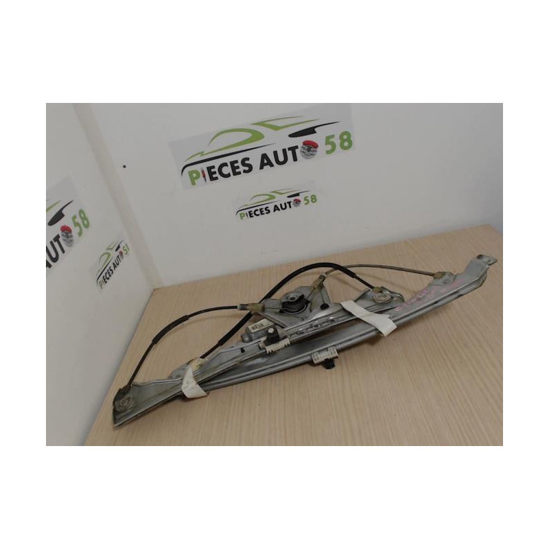 Leve vitre electrique avant droit RENAULT CLIO 3 PHASE 1 d’occasion