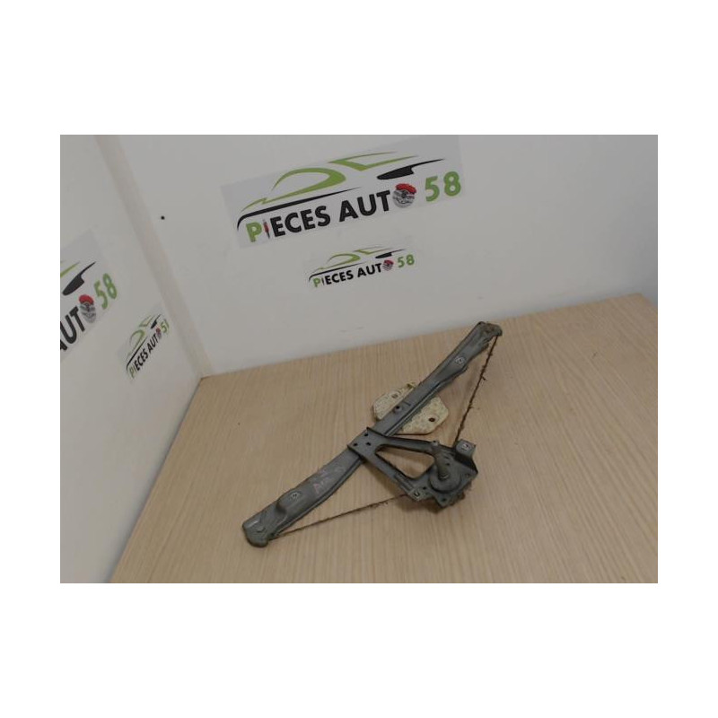 Leve vitre mecanique arriere droit RENAULT CLIO 3 PHASE 1 d’occasion