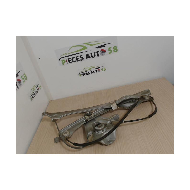 Leve vitre electrique avant droit RENAULT CLIO 3 PHASE 1 d’occasion