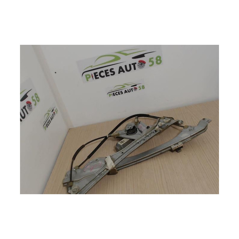 Leve vitre electrique avant droit RENAULT CLIO 3 PHASE 1 d’occasion