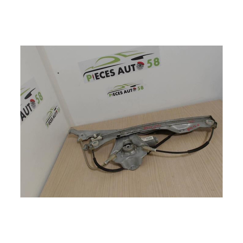 Leve vitre electrique avant droit RENAULT CLIO 3 PHASE 2 d’occasion
