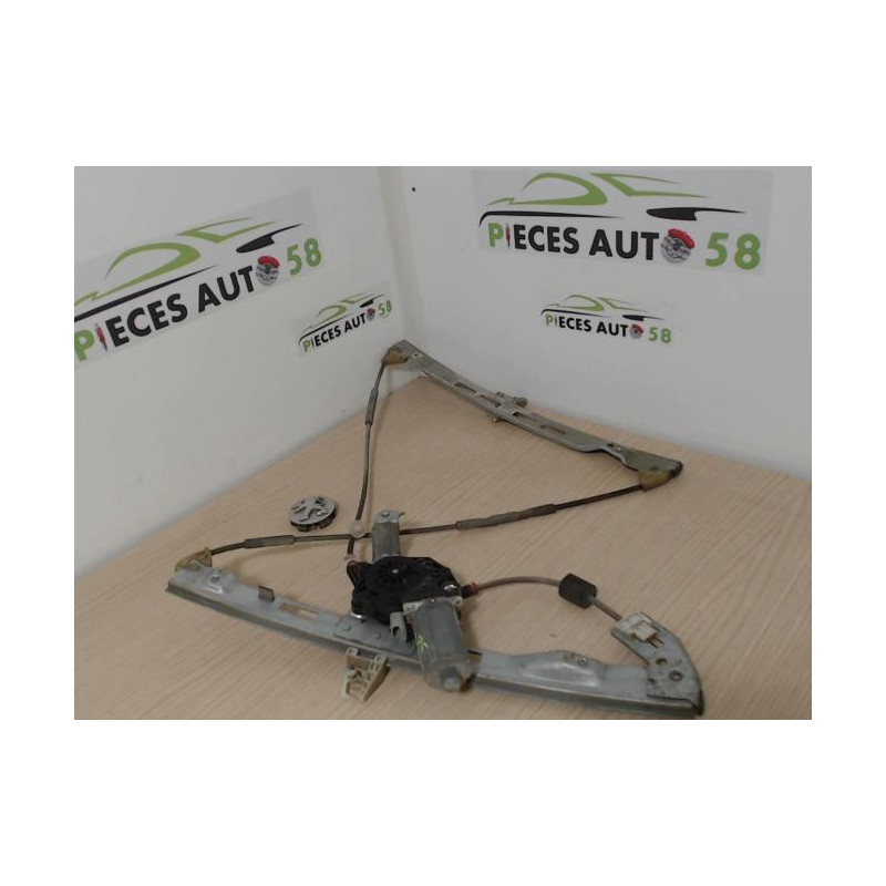 Leve vitre electrique avant droit PEUGEOT 206 PHASE 1 BREAK d’occasion