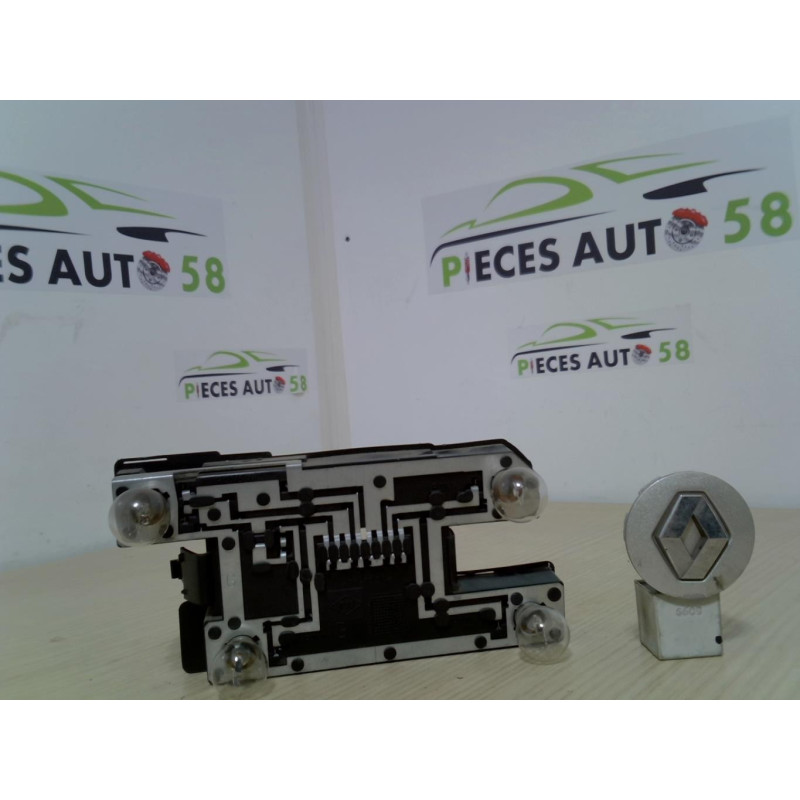 Platine feu arriere gauche RENAULT CLIO 1 PHASE 2 d’occasion