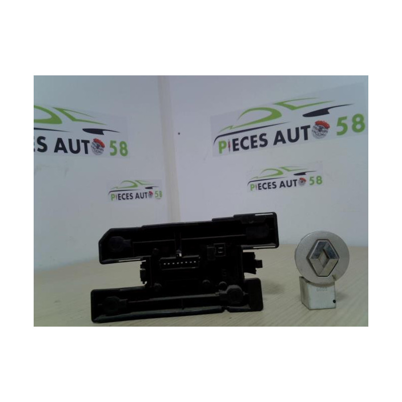 Platine feu arriere gauche RENAULT CLIO 1 PHASE 2 d’occasion