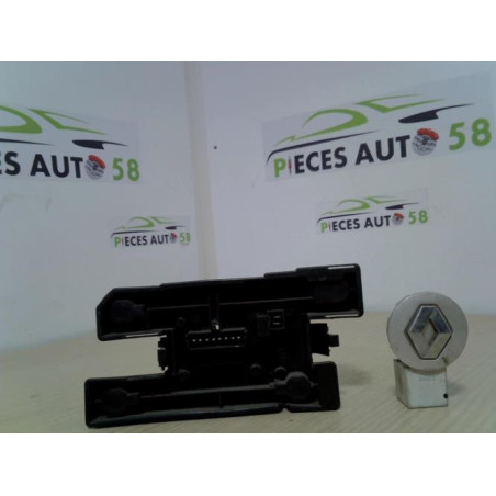 Platine feu arriere gauche RENAULT CLIO 1 PHASE 2 d’occasion