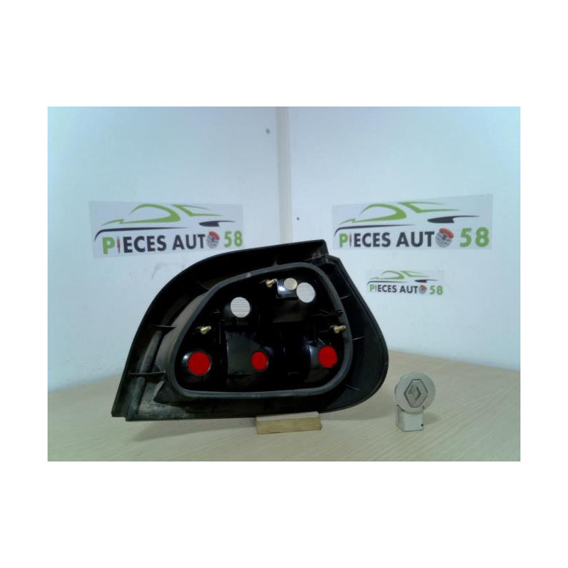 Feu arriere principal gauche (feux) RENAULT MEGANE 1 PHASE 2 d’occasion