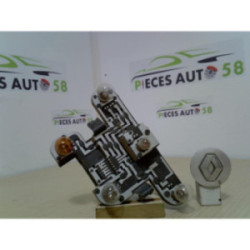 Platine feu arriere gauche RENAULT MEGANE 1 PHASE 2 d’occasion