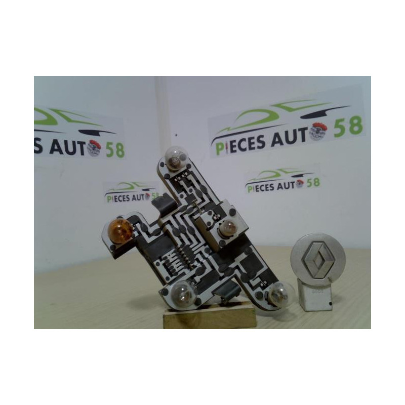 Platine feu arriere gauche RENAULT MEGANE 1 PHASE 2 d’occasion