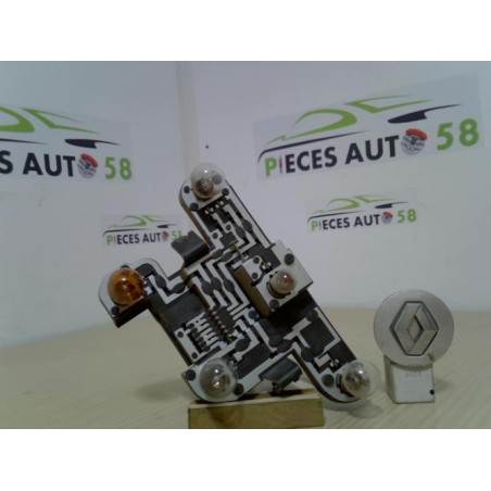 Platine feu arriere gauche RENAULT MEGANE 1 PHASE 2 d’occasion