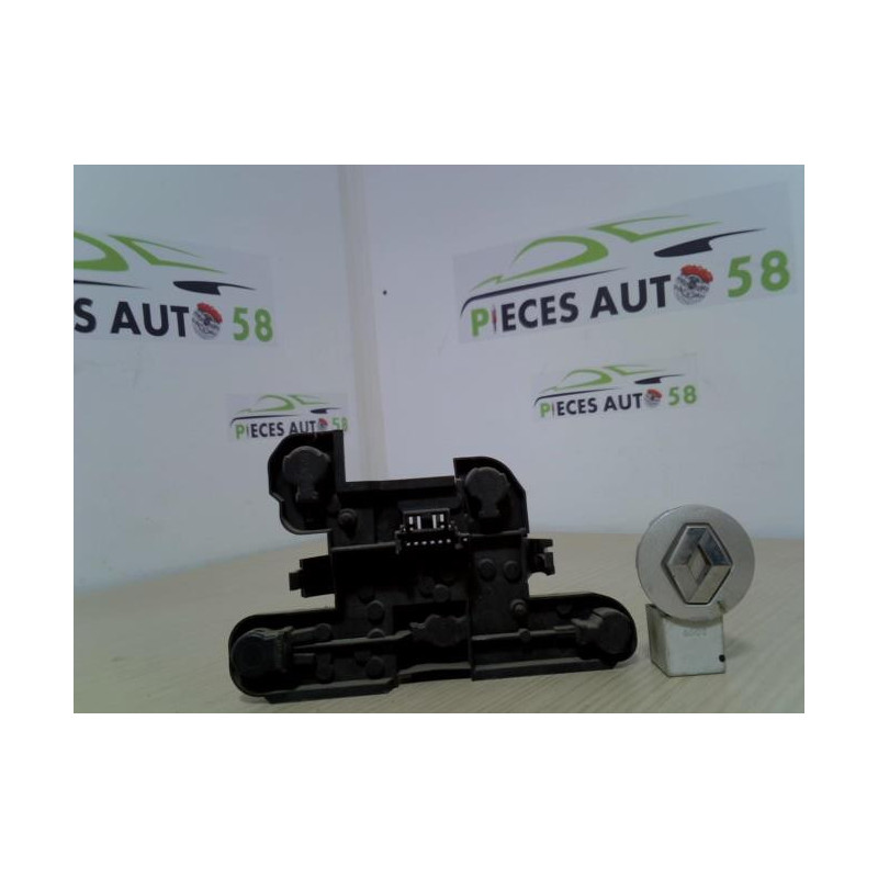 Platine feu arriere gauche RENAULT MEGANE 1 PHASE 2 d’occasion