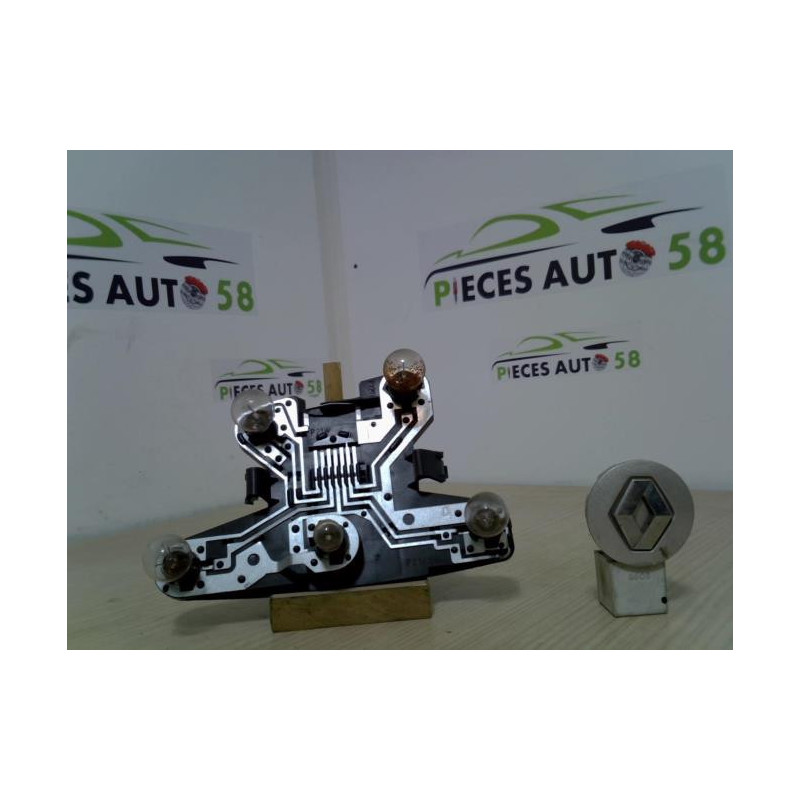 Platine feu arriere gauche RENAULT MEGANE 1 PHASE 2 d’occasion