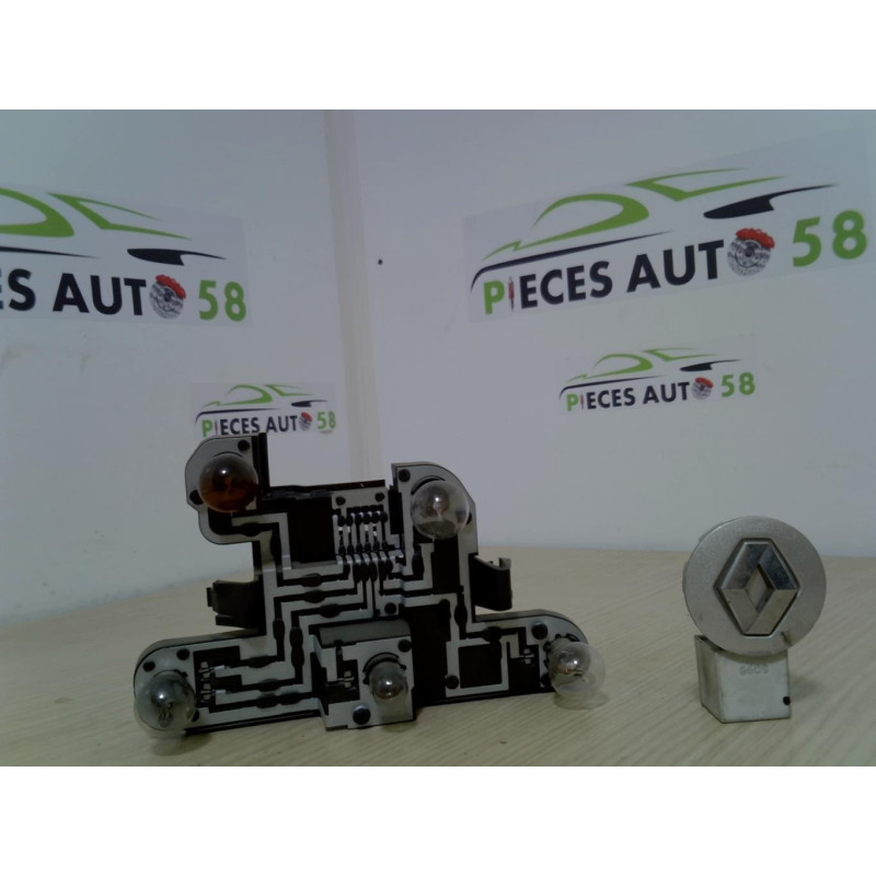 Platine feu arriere droit RENAULT MEGANE 1 PHASE 2 d’occasion