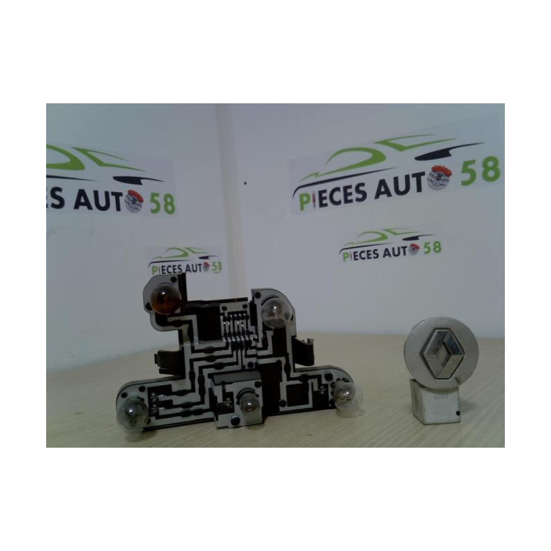 Platine feu arriere droit RENAULT MEGANE 1 PHASE 2 d’occasion
