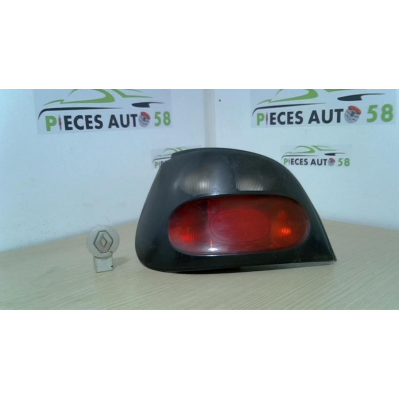 Feu arriere principal gauche (feux) RENAULT MEGANE 1 PHASE 1 d’occasion