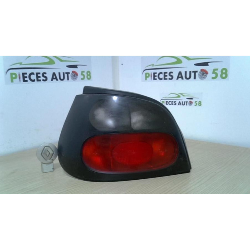 Feu arriere principal gauche (feux) RENAULT MEGANE 1 PHASE 1 d’occasion