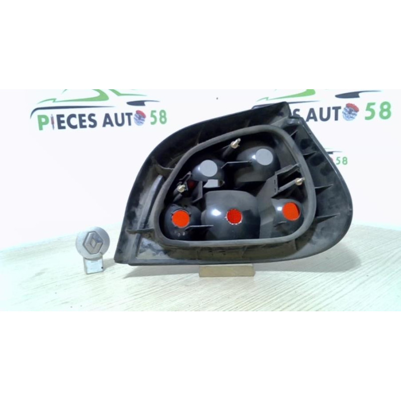 Feu arriere principal gauche (feux) RENAULT MEGANE 1 PHASE 1 d’occasion