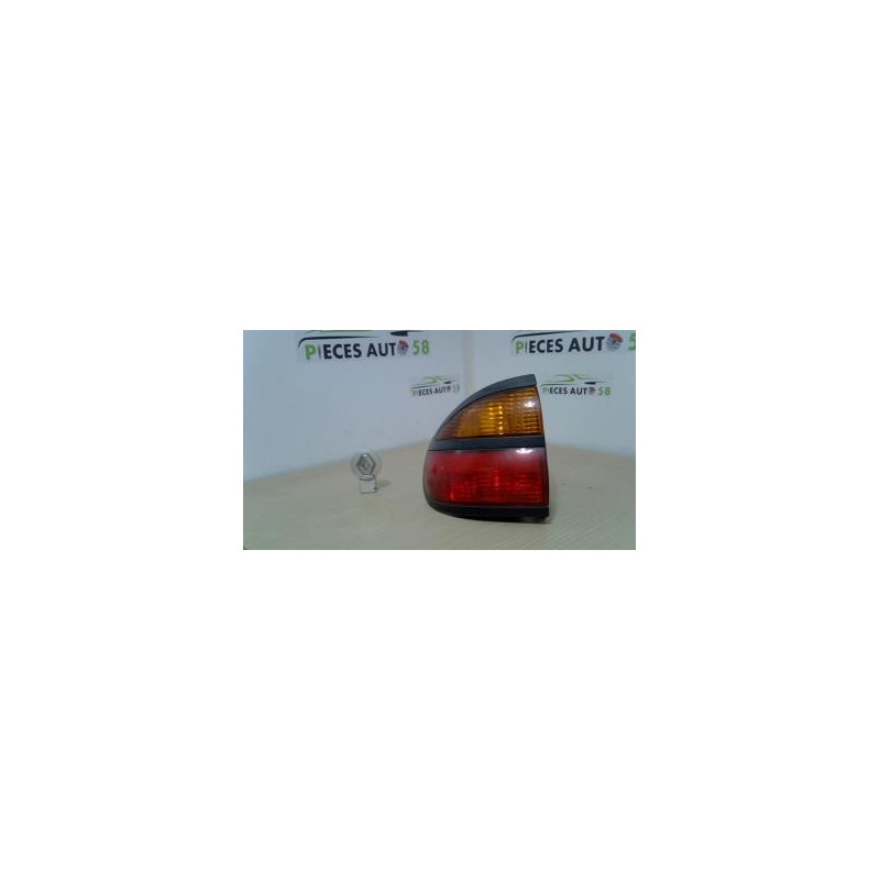 Feu arriere principal gauche (feux) RENAULT LAGUNA 1 PHASE 2 d’occasion
