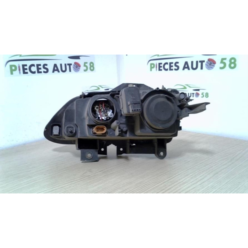 Optique avant principal droit (feux)(phare) RENAULT  d’occasion
