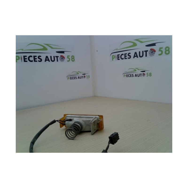Optique avant secondaire gauche (feux)(clignotant) RENAULT R11 d’occasion