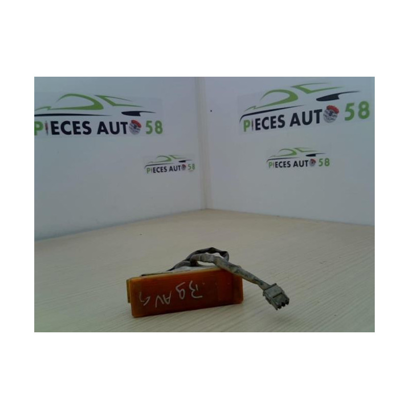 Optique avant secondaire gauche (feux)(clignotant) RENAULT R11 d’occasion