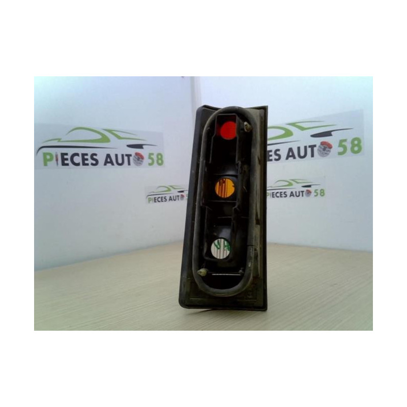 Feu arriere principal droit (feux) RENAULT EXPRESS PHASE 1 d’occasion
