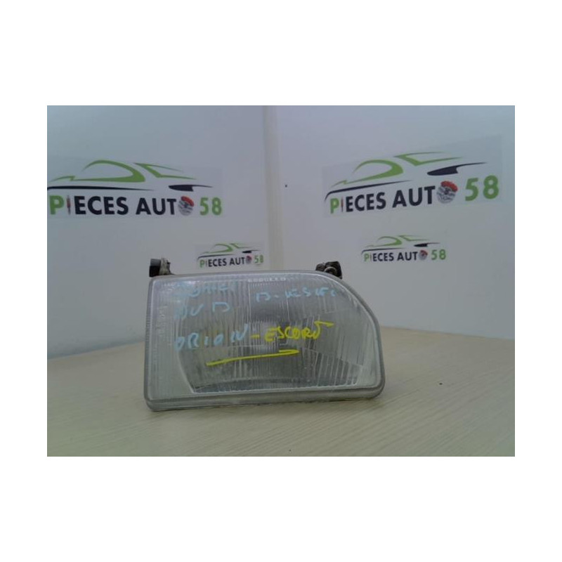 Optique avant principal droit (feux)(phare) FORD ESCORT 2 d’occasion