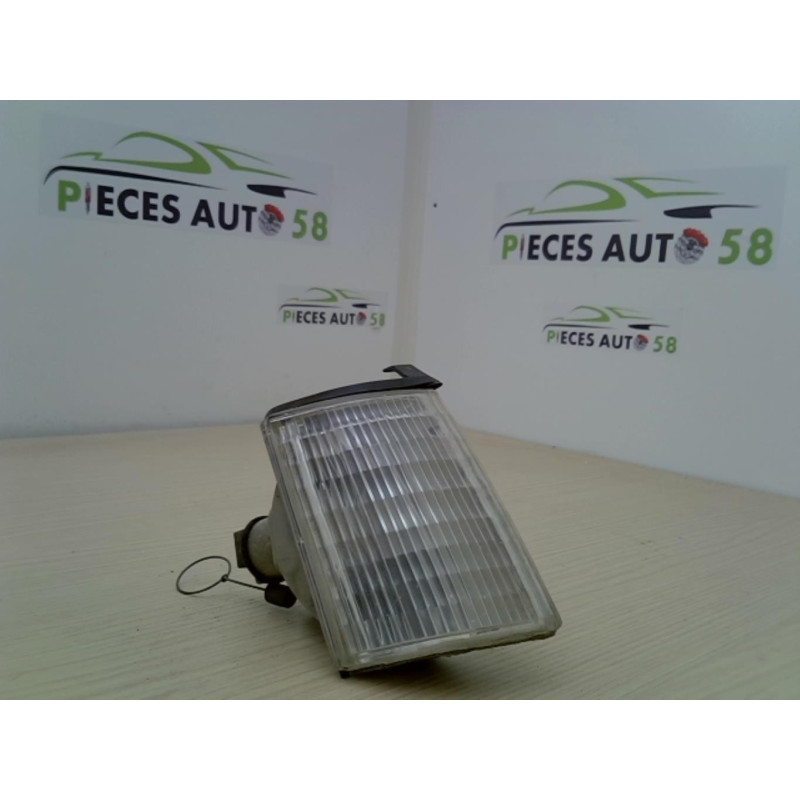 Optique avant secondaire droit (feux)(clignotant) RENAULT R21 PHASE 1 BREAK d’occasion