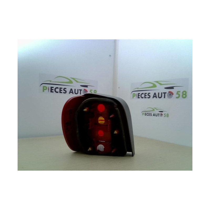 Feu arriere principal droit (feux) VOLKSWAGEN POLO 3 PHASE 2 d’occasion